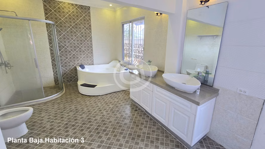 Venta Casa Betania 6 habitaciones con Baños. Oportunidad 1,018 $/m2