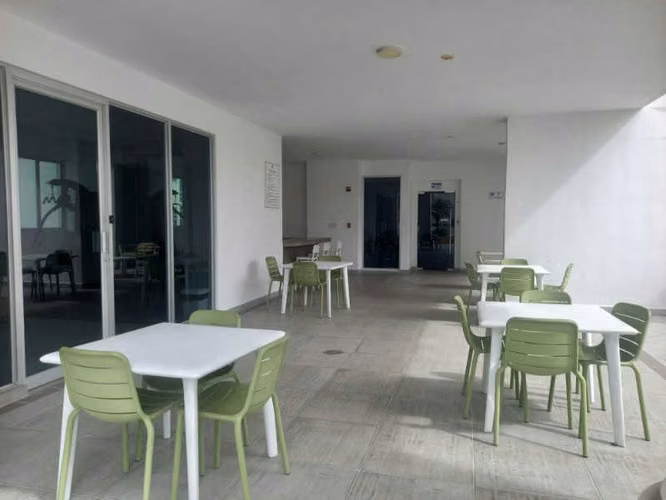 Venta de cómodo apartamento con alto potencial en Trinity – El Carmen