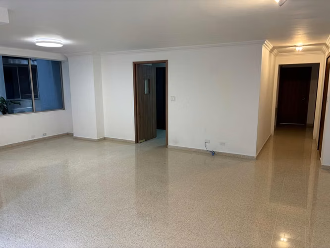 Venta amplio y céntrico apartamento en Bahía Marbella I - Marbella - Imagen 4