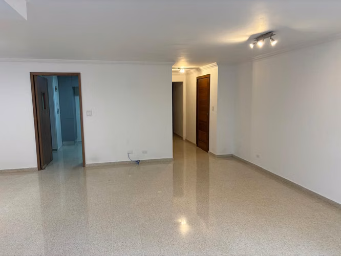 Venta amplio y céntrico apartamento en Bahía Marbella I - Marbella - Imagen 5