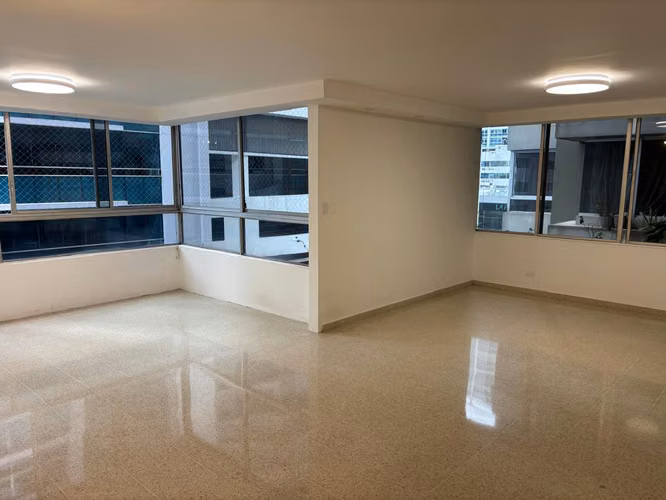 Venta amplio y céntrico apartamento en Bahía Marbella I - Marbella - Imagen 1