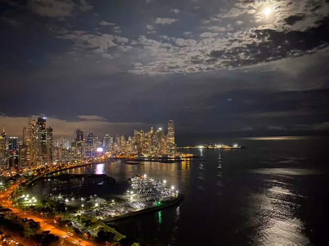 VISTA AL MAR , LA MEJOR VISTA DEL AVE BALBOA , 2 RECAMARAS, PISO ALTO - Imagen 13