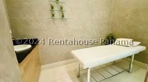 Alquiler de Apartamento con 125m2 en El Cangrejo PH Luxor 26-8896SR