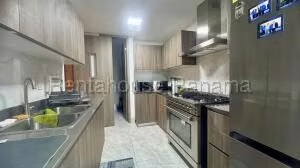 Alquiler de Apartamento con 125m2 en El Cangrejo PH Luxor 26-8896SR