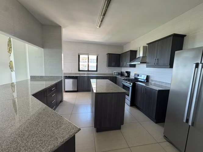 Venta de Apartamento en Vista Mar con Vistas al Golf y Marina - Imagen 9