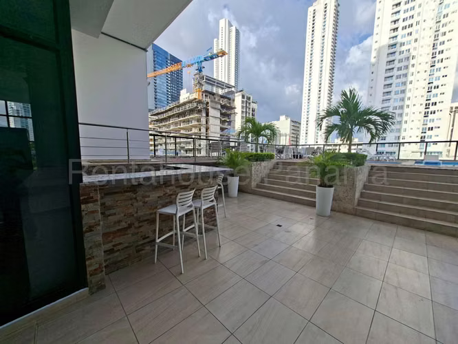 Se Alquila Apartamento en Avenida Balboa LA26-8893