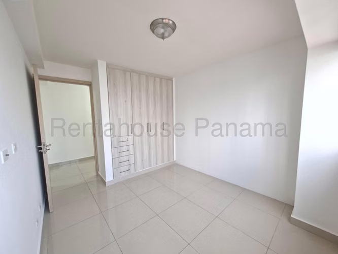 Se Alquila Apartamento en Avenida Balboa LA26-8893