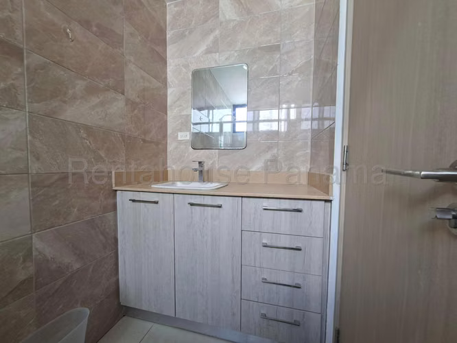 Se Alquila Apartamento en Avenida Balboa MDV26-8893