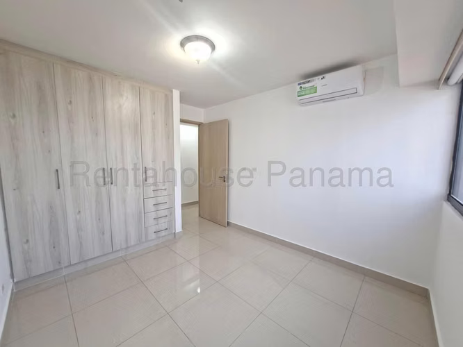 Se Alquila Apartamento en Avenida Balboa MDV26-8893
