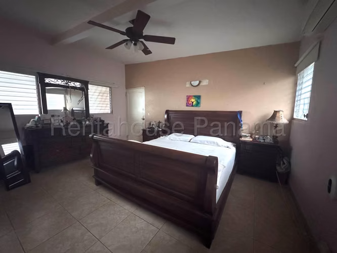 ¿Vivir a PASOS de Costa del Este por $255k? Casa Remodelada y Amplia 26PPM4100