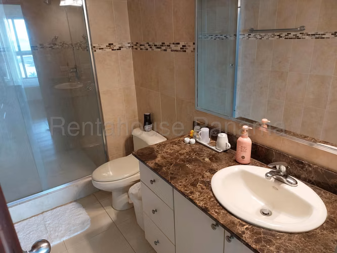 Alquiler de Apartamento en Bellavista Ph Grandbay Tower KC