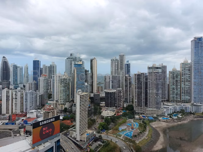 Alquiler de Apartamento en Bellavista Ph Grandbay Tower KC