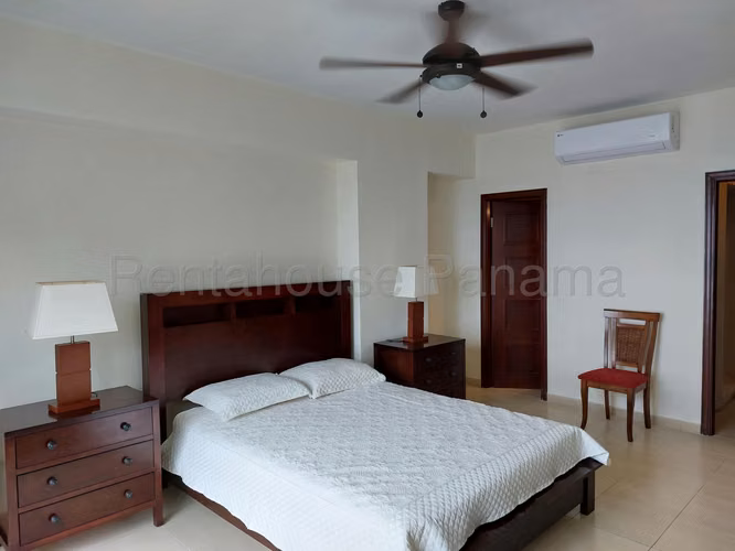 Alquiler de Apartamento en Bellavista Ph Grandbay Tower KC
