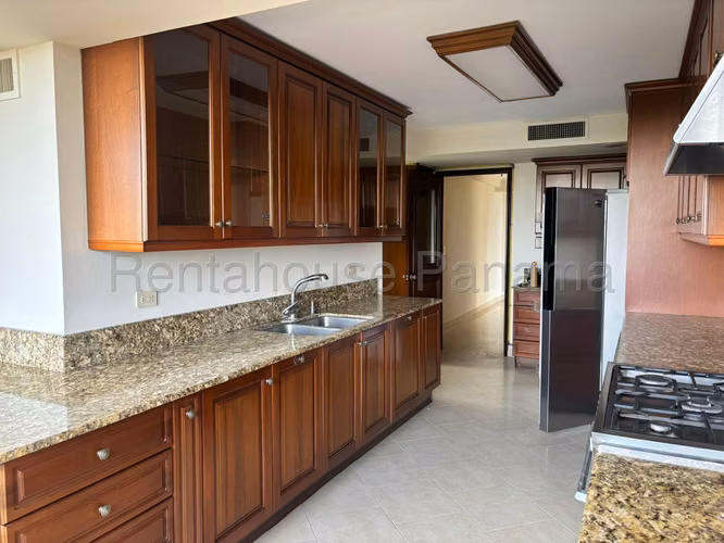 Alquiler de Apartamento en Altos del Golf Ph Cerro Bonito KC