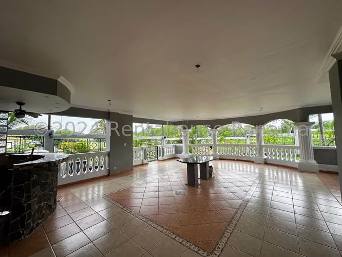 Vendo Casa en el CLUB DE GOLF de Brisas Del Golf OF 27-1018