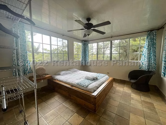 Vendo Casa en Cerro Azul OF 26-2101