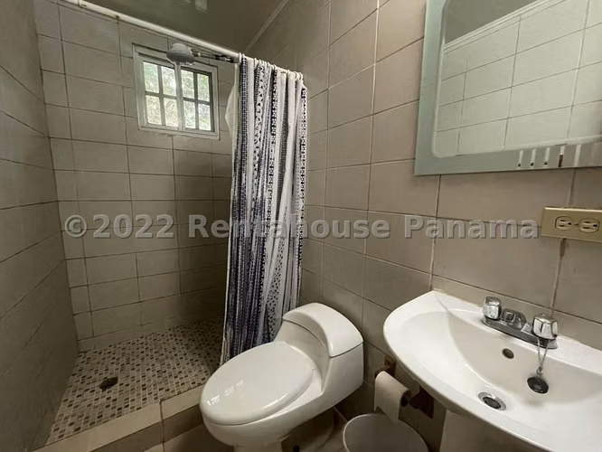 Vendo Casa en Cerro Azul OF 26-2101