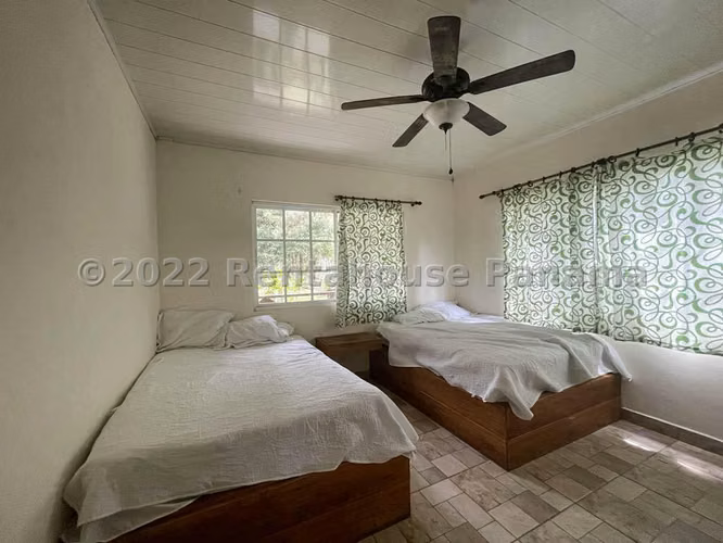 Vendo Casa en Cerro Azul OF 26-2101