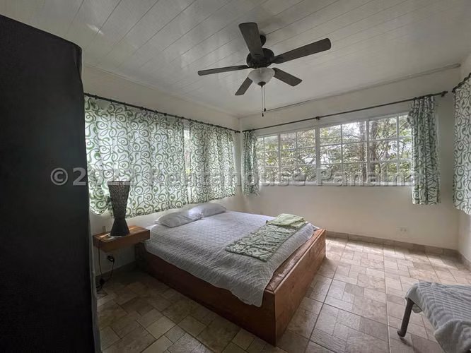 Vendo Casa en Cerro Azul OF 26-2101