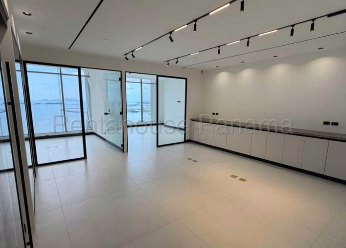 Venta de Oficina en Avenida Balboa Bicsa NS