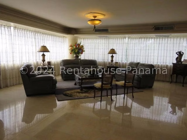 Apartamento amoblado en venta PH Elite La Cresta ELP 26-5244