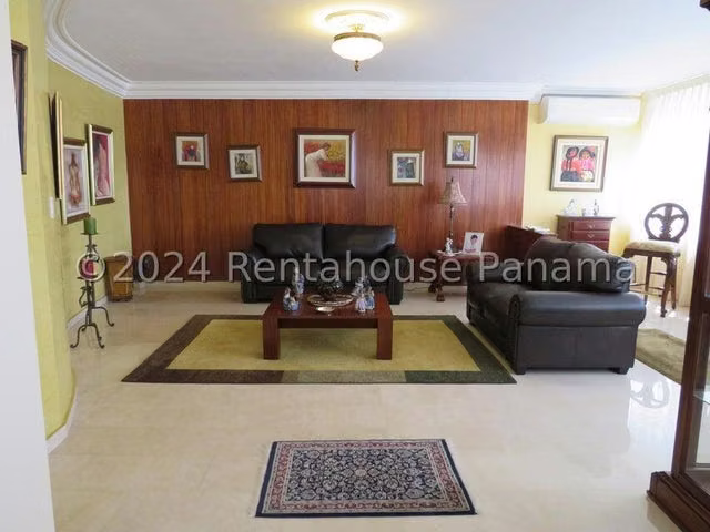 Apartamento amoblado en venta PH Elite La Cresta ELP 26-5244