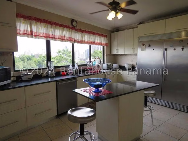 Apartamento amoblado en venta PH Elite La Cresta ELP 26-5244