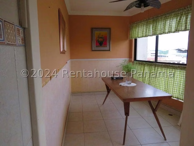 Apartamento amoblado en venta PH Elite La Cresta ELP 26-5244
