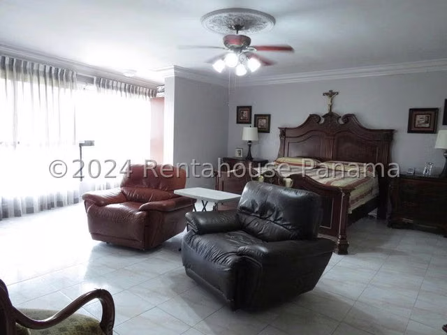 Apartamento amoblado en venta PH Elite La Cresta ELP 26-5244