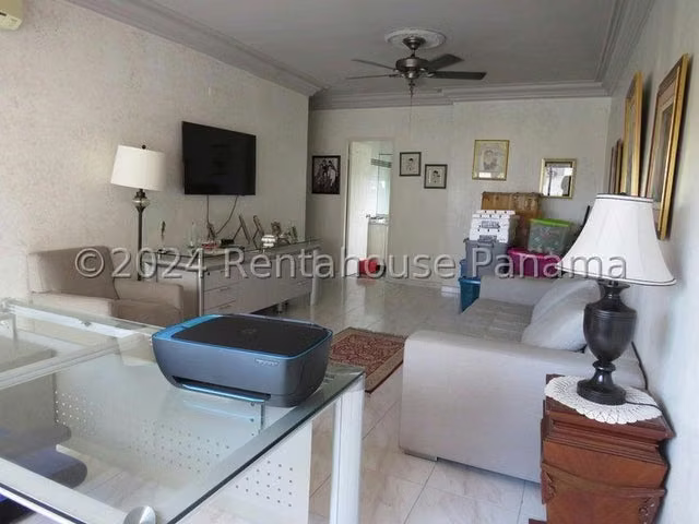 Apartamento amoblado en venta PH Elite La Cresta ELP 26-5244