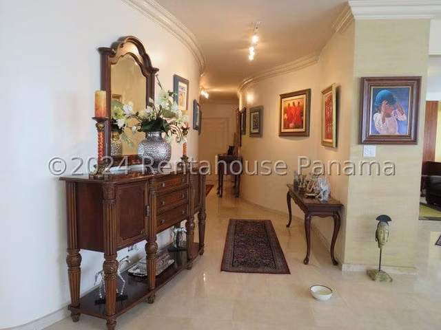 Apartamento amoblado en venta PH Elite La Cresta ELP 26-5244