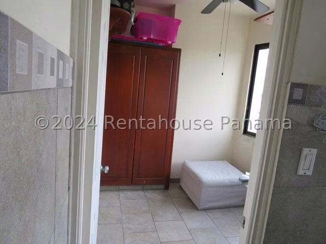 Apartamento amoblado en venta PH Elite La Cresta ELP 26-5244