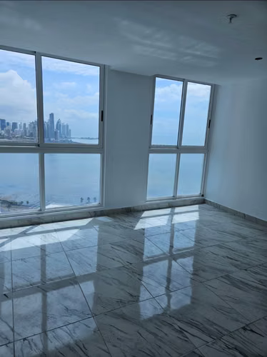 APARTAMENTO NUEVO FRENTE AL MAR