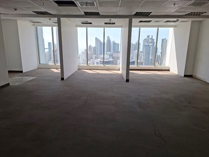 Venta de oficina corporativa con vistas a la ciudad - Avenida Balboa -557 m2
