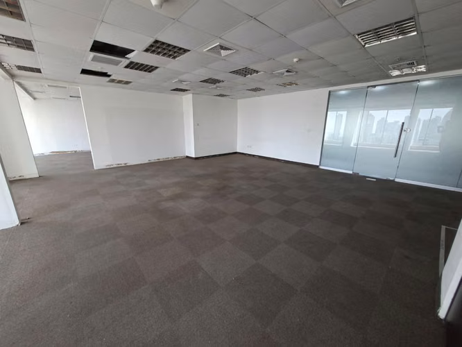 Venta de oficina corporativa con vistas a la ciudad - Avenida Balboa -557 m2