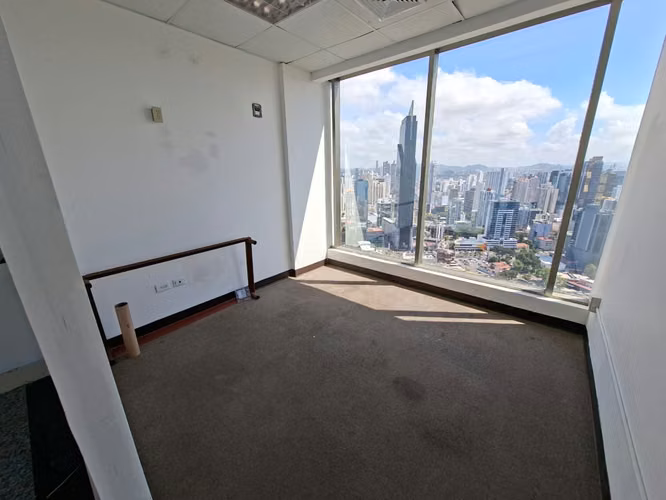 Venta de oficina corporativa con vistas a la ciudad - Avenida Balboa -557 m2