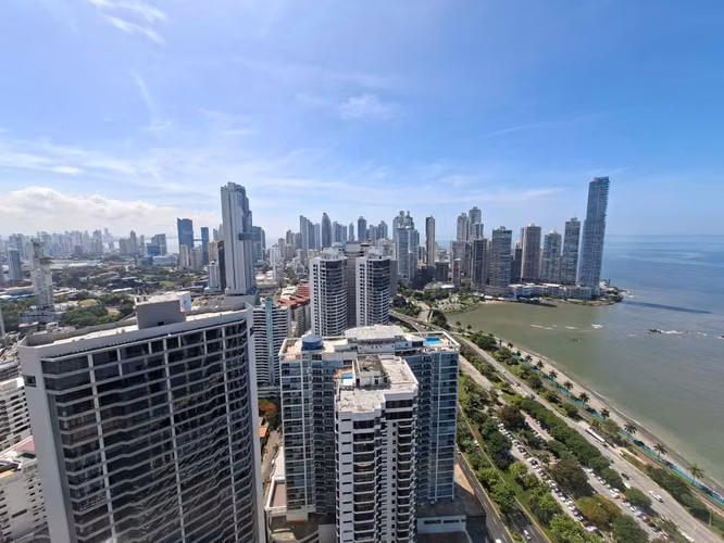 Venta de oficina corporativa con vistas a la ciudad - Avenida Balboa -557 m2
