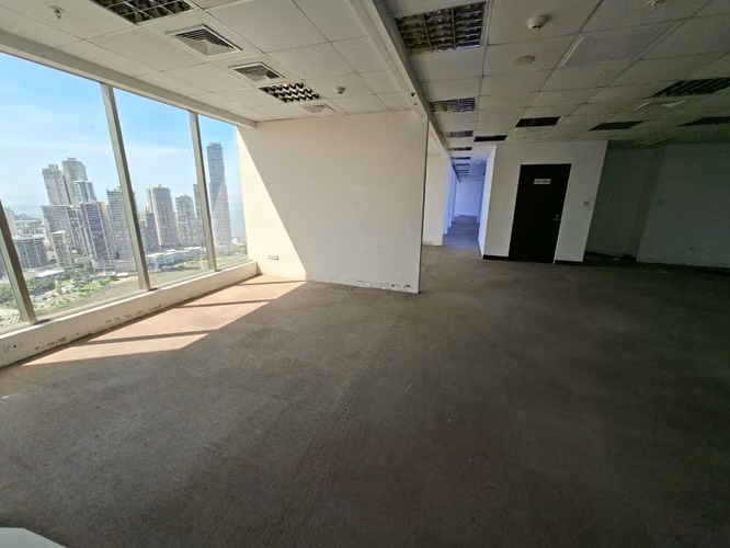 Venta de oficina corporativa con vistas a la ciudad - Avenida Balboa -557 m2