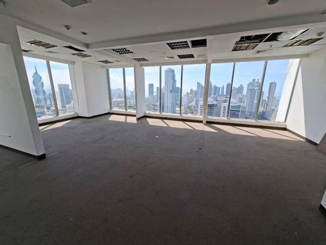 Venta de oficina corporativa con vistas a la ciudad - Avenida Balboa -557 m2