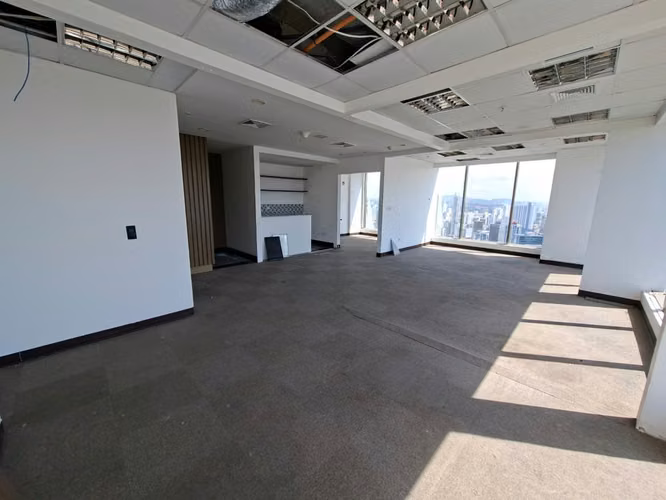 Venta de oficina corporativa con vistas a la ciudad - Avenida Balboa -557 m2