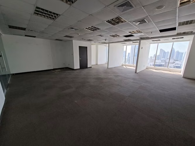 Venta de oficina corporativa con vistas a la ciudad - Avenida Balboa -557 m2