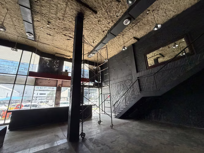 Local Comercial de 447 m² con Doble Altura y Fachada de Vidrio | Plaza Obarrio