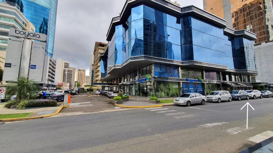Local Comercial de 447 m² con Doble Altura y Fachada de Vidrio | Plaza Obarrio