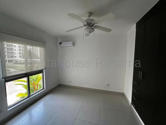 Casa en Venta en Woodlands Panama Pacifico 25YCG8846