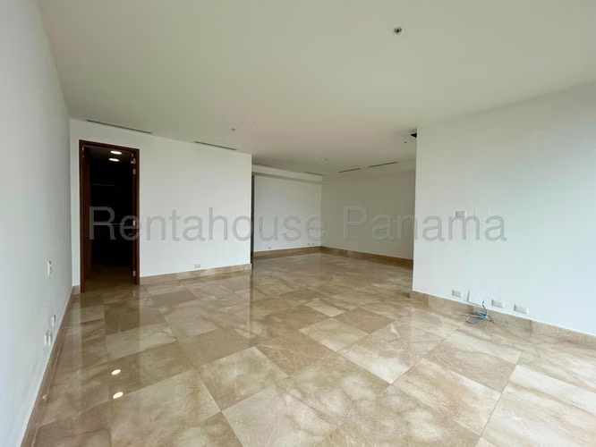 Se Vende Apartamento en Costa del Este LA26-2042