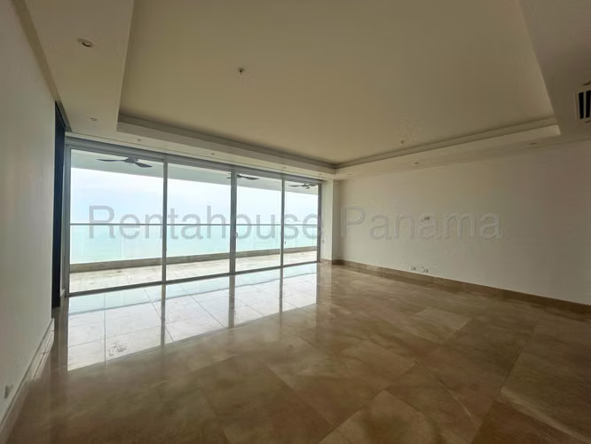 Se Vende Apartamento en Costa del Este LA26-2042