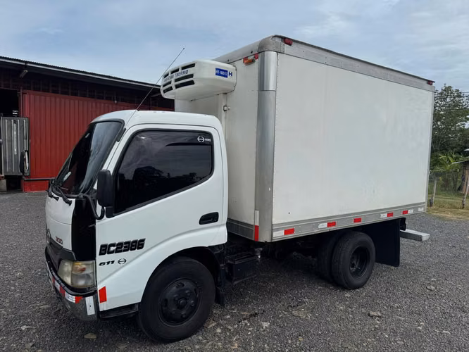 Camión Hino 300