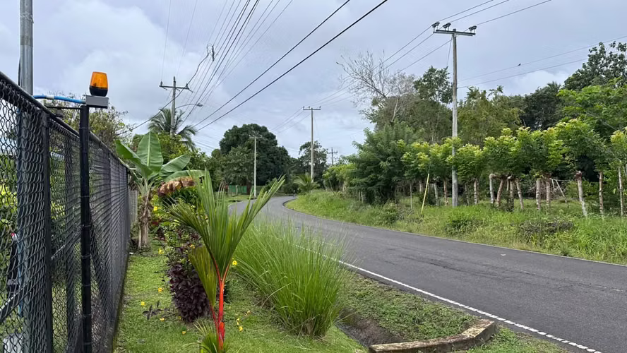 Se vende casa con amplio terreno en Boquerón - Imagen 3