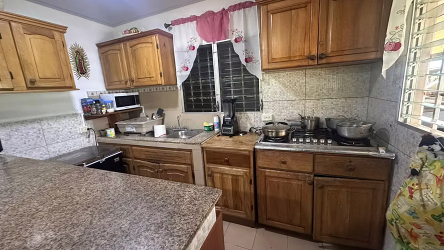 Se vende casa con amplio terreno en Boquerón - Imagen 13