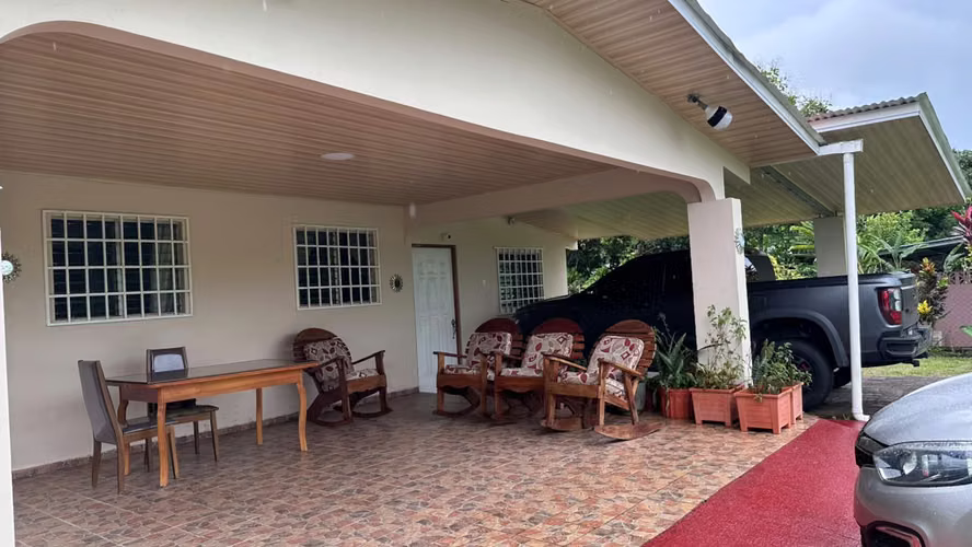 Se vende casa con amplio terreno en Boquerón - Imagen 11